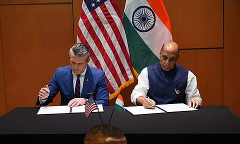 இந்தியா- அமெரிக்கா இடையே 10 ஆண்டுக்கான பாதுகாப்பு ஒப்பந்தம்: ராஜ்நாத் சிங் கையெழுத்து
