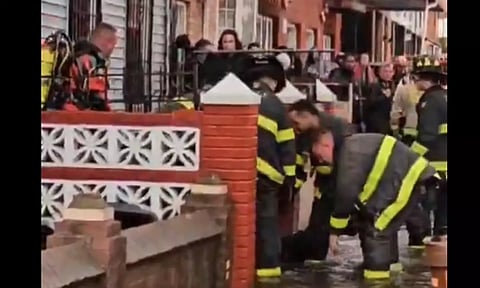 வெள்ளத்தால் தத்தளிக்கும் நியூயார்க்: கனமழைக்கு 2 பேர் பலி