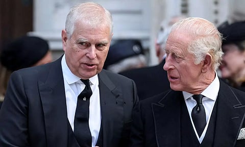 தம்பி ஆண்ட்ரூவின் இளவரசர் பட்டத்தை பறித்து கோட்டையில் இருந்து வெளியேற்ற மன்னர் சார்லஸ் உத்தரவு.. ஏன்?