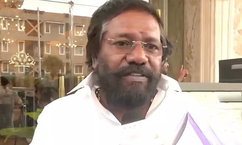 "விஜய்க்கு மக்கள் மீது அக்கறை இல்லை"- கருணாஸ் விமர்சனம்