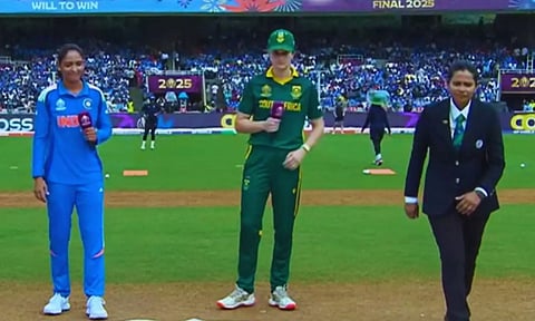 மகளிர் உலக கோப்பை யாருக்கு? டாஸ் வென்ற தென்ஆப்பிரிக்கா பந்து வீச்சு தேர்வு