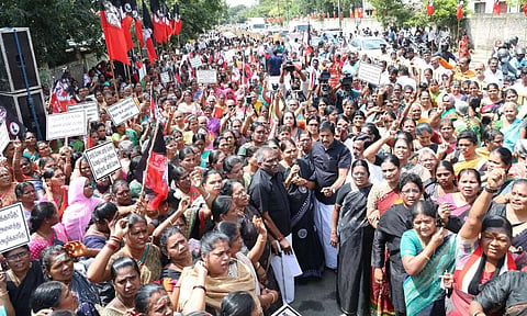 கோவை பாலியல் வன்கொடுமை: துப்பாக்கியால் சுடப்பட்டவர்கள் உண்மை குற்றவாளிகளா?- முன்னாள் அமைச்சர் வளர்மதி