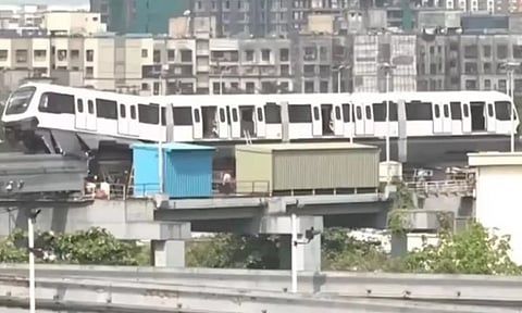 மும்பையில் மீண்டும் விபத்தில் சிக்கிய மோனோ ரெயில்: பயணிகள் அதிர்ச்சி