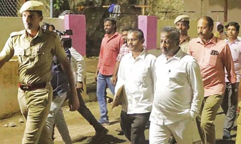 3 பேரிடமும் விசாரணை நடத்த கோவை அரசு ஆஸ்பத்திரிக்கு வந்த நீதிபதி அப்துல் ரகுமான்