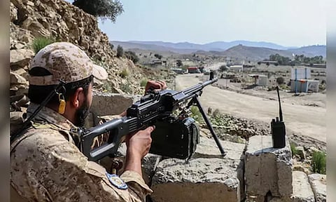 அமைதி பேச்சுவார்த்தைக்கு மத்தியில் ஆப்கானிஸ்தான்-பாகிஸ்தான் இடையே கடும் துப்பாக்கிச் சூடு: 5 பேர் பலி