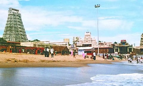 திருச்செந்தூர் போறீங்களா...? கோவில் நிர்வாகம் கொண்டு வந்த புதிய நடைமுறையை தெரிஞ்சிக்கோங்க!