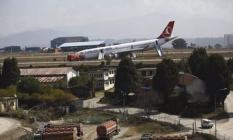 தொழில்நுட்ப கோளாறால் விமான சேவை பாதிப்பு: பயணிகள் அவதி