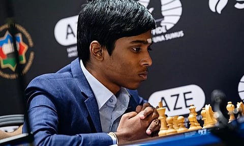 உலக கோப்பை செஸ் போட்டி: 4-வது சுற்றில் 4 இந்தியர்கள்- டை பிரேக்கரில் 3 வீரர்கள் இன்று மோதல்