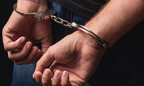 இந்தியாவில் குற்றச்செயல்- வெளிநாட்டிற்கு தப்பிச் சென்ற இருவர் கைது