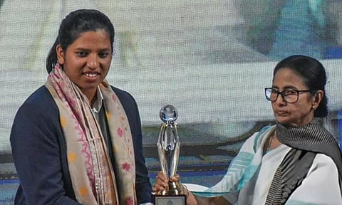 இந்திய மகளிர் அணி கிரிக்கெட் வீராங்கனை ரிச்சா கோஷ் பெயரில் புதிய மைதானம் - மம்தா பானர்ஜி அறிவிப்பு