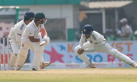 முதல் 10 ஓவரில் அதிரடி காட்டி.. அடுத்த 10 ஓவரில் பம்மிய தென் ஆப்பிரிக்கா.. உணவு இடைவேளை வரை 105/ 3