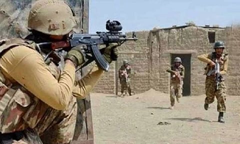 வடமேற்கு பாகிஸ்தானில் 4 பயங்கரவாதிகள் சுட்டுக்கொலை