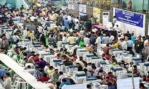 இடைத்தேர்தல் முடிவுகள்: தெலுங்கானா, ராஜஸ்தானில் காங்கிரஸ்.. ஜம்மு காஷ்மீர், ஒடிசாவில் பாஜக வெற்றி முகம்