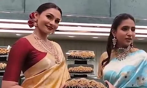 தங்கம் விலையை பார்த்தாலே பயமாக இருக்கிறது - நகைக்கடை திறப்பு விழாவில் ஆண்ட்ரியா பேச்சு