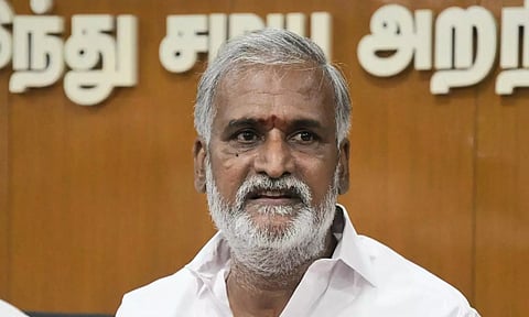 தமிழகத்தில் இருந்து சபரிமலை செல்லும் பக்தர்களுக்கு உதவ தகவல் மையம் ஏற்பாடு- அமைச்சர் சேகர்பாபு