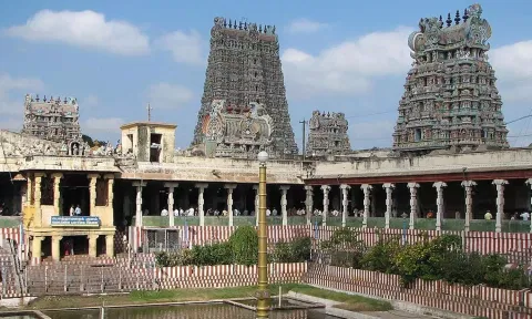 மீனாட்சி அம்மன் கோவிலில் பிரசாத பொருட்கள் திடீர் விலையேற்றம் - பக்தர்கள் அதிர்ச்சி