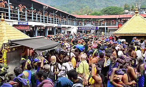 சபரிமலையில் தரிசனத்திற்கு கட்டுப்பாடு- தேவசம்போர்டு அதிரடி நடவடிக்கை