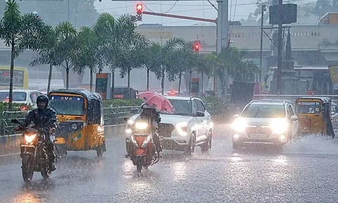 தமிழகத்தில் நாளை முதல் வெளுக்கப்போகும் கனமழை- வானிலை அப்டேட்