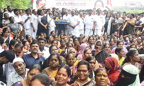 சிறப்பு வாக்காளர் தீவிர திருத்தப்பட்டியலில் முறைகேடுகளில் ஈடுபடும் அதிகாரிகள் தண்டிக்கப்படுவார்கள்- ஜெயக்குமார்