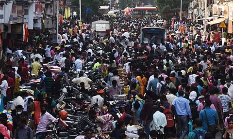 உலகின் மிக அடர்த்தியான மக்கள்தொகை கொண்ட டாப் 10 நகரங்களின் பட்டியலில் முதலிடம் பிடித்த இந்திய நகரம்