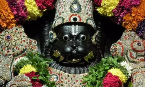 கார்த்திகையில் கண் திறந்து காட்சி தரும் சோளிங்க நரசிம்மர்