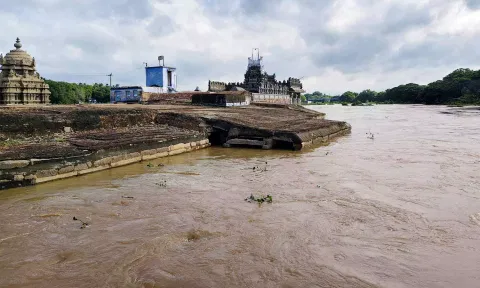 தாமிரபரணி ஆற்றில் நீர்வரத்து அதிகரிப்பு: கரையோர மக்களுக்கு எச்சரிக்கை