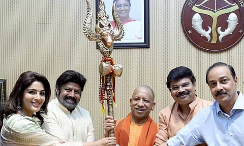 உத்தரப் பிரதேச முதலமைச்சர் யோகி ஆதித்யநாத்தை சந்தித்த 'அகண்டா 2' படக்குழு