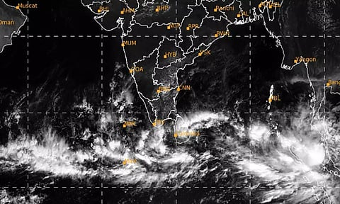வங்கக்கடலில் நிலவிய ஆழ்ந்த காற்றழுத்த தாழ்வுப்பகுதி காற்றழுத்த தாழ்வு மண்டலமாக வலுப்பெற்றது