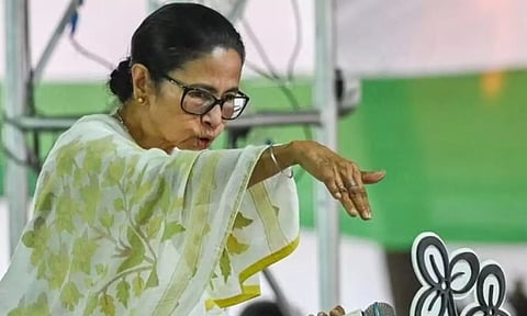 பாஜக ஆணையம் ஆன தேர்தல் ஆணையம்.. மேற்கு வங்கத்தை கைப்பற்ற குஜராத்தை இழக்க வேண்டும் - மம்தா பானர்ஜி