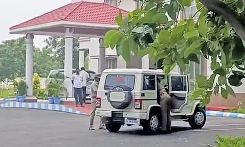 கரூர் கூட்ட நெரிசல் சம்பவம் - பாதுகாப்பு ஏற்பாடுகளை கவனித்த டி.எஸ்.பி.யிடம் சி.பி.ஐ. விசாரணை