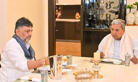 Breakfast 2.0: டி.கே. சிவக்குமார் வீட்டில் காலை உணவு சாப்பிட்ட சித்தராமையா - முடிவுக்கு வந்த மோதல்