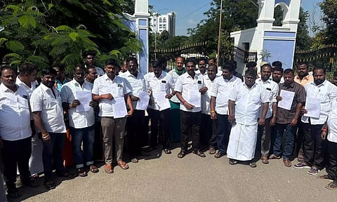திருப்பூர் கலெக்டர் அலுவலகத்தை டாஸ்மாக் பார் உரிமையாளர்கள் முற்றுகை
