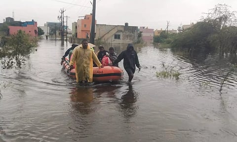சென்னை-புறநகர் பகுதிகளில் விடிய விடிய கனமழை: 2 ஆயிரம் வீடுகளை வெள்ளம் சூழ்ந்தது
