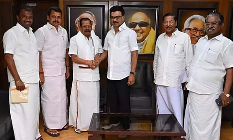 ஓபிஎஸ், இபிஎஸ்-ஐ துரோகி என விமர்சித்த அதிமுக முன்னாள் எம்எல்ஏ சின்னசாமி திமுகவில் இணைவு!