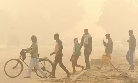 டெல்லியில் காற்று மாசு காரணமாக 2 லட்சம் பேருக்கு சுவாச கோளாறு - மாநிலங்களவையில் மத்திய அரசு தகவல்