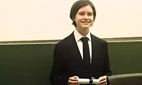 உலகிலேயே மிக இளம் வயதில் குவாண்டம் இயற்பியலில் முனைவர் பட்டம் பெற்று சிறுவன் சாதனை