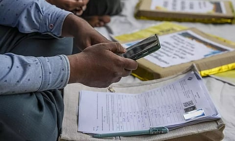 தமிழகத்தில் 98.23 சதவீத SIR படிவங்கள் இணையத்தில் பதிவேற்றம் - தேர்தல் ஆணையம்