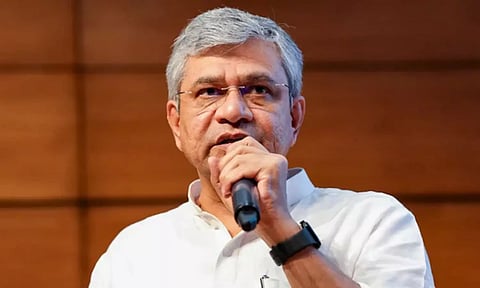 45 வயதான பெண்களுக்கு ரெயில்களில் 'லோயர் பெர்த்' வசதி - ரெயில்வே அமைச்சர்