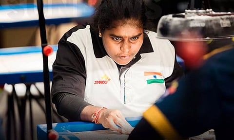 கேரம் உலக கோப்பையில் சாம்பியன் பட்டம் வென்றார் காசிமேட்டைச் சேர்ந்த கீர்த்தனா