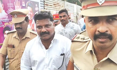 விஜய் பொதுக்கூட்டத்துக்கு துப்பாக்கியுடன் வந்த நபர் விடுவிப்பு