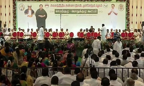 பரபரப்பான அரசியல் சூழ்நிலையில் தொடங்கியது அ.தி.மு.க. செயற்குழு- பொதுக்குழு கூட்டம்