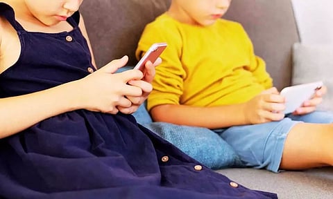 ஆஸ்திரேலியாவில் சிறுவர்கள் சமூக ஊடகங்களை பயன்படுத்த இன்று முதல் தடை!