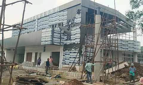 இறுதி கட்ட பணியில் கண்ணதாசன் நகர் பஸ் நிலையம்.