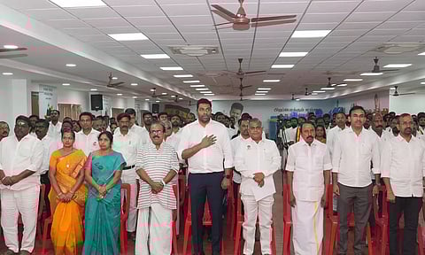 த.வெ.க. மாவட்ட செயலாளர்கள் கூட்டம் தொடங்கியது