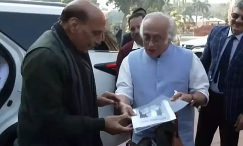 மசூதி கட்ட அரசு நிதி.. நேருவை சாடிய ராஜ்நாத் சிங்.. அது பொய் என அவரிடமே ஆதாரம் வழங்கிய ஜெய்ராம் ரமேஷ்