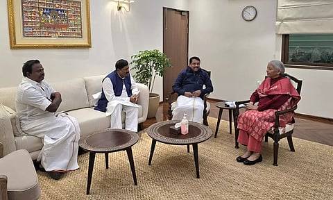 மத்திய அமைச்சர் நிர்மலா சீதாராமனுடன் நயினார் நாகேந்திரன் சந்திப்பு