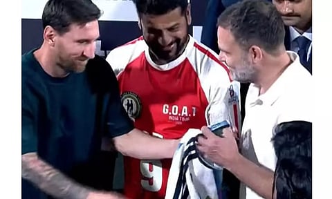 ராகுல் காந்திக்கு ஜெர்சியை பரிசாக வழங்கிய மெஸ்ஸி