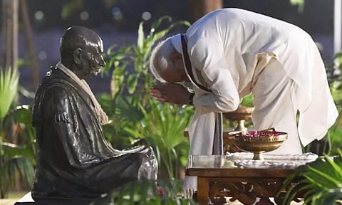 மகாத்மா காந்தியின் பெயரை அழிக்கத் துடிக்கும் மோடி.. MGNREGA பெயர் மாற்றத்திற்கு காங்கிரஸ் கடும் எதிர்ப்பு