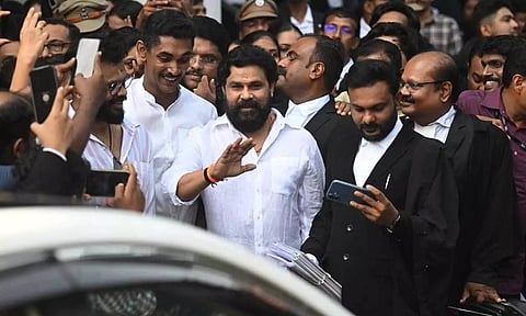 சட்டத்தின் முன் அனைவரும் சமமாக நடத்தப்படுவதில்லை- தீலிப் வழக்கு குறித்து பாதிக்கப்பட்ட நடிகை ஆதங்கம்