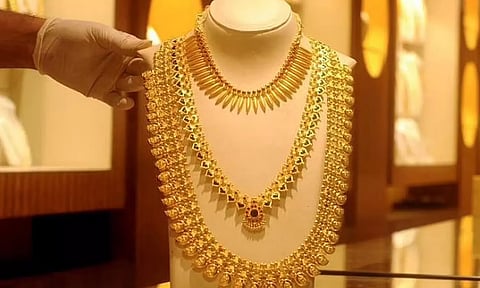GOLD PRICE TODAY: வரலாற்றில் முதன்முறையாக ரூ.1 லட்சத்தை தாண்டிய தங்கம் விலை